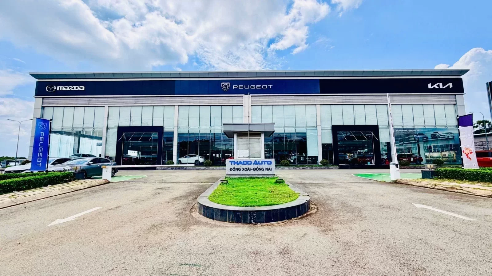 Hình ảnh showroom Mazda Bình Phước